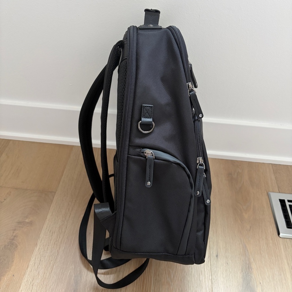 Robert Graham Cache L Series Backpack Black Laptop Travel Bag NWT MSRP $228 - Picture 4 of 9